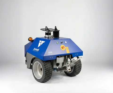 INDUROS 1300: Rear view with the automatic coupling